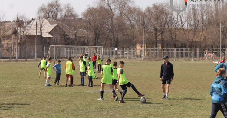 Около ста подростков Кривого Рога приняли участие в футбольном турнире (фото)