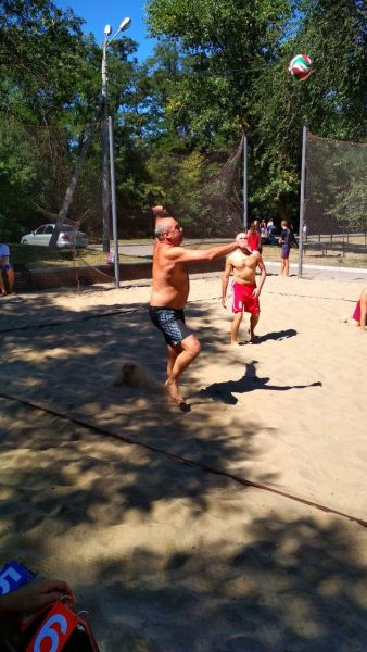В Кривом Роге прошёл турнир по парковому волейболу (ФОТО)