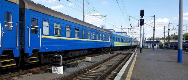 Поезд «Константиновка – Одесса» будет временно курсировать через Кривой Рог