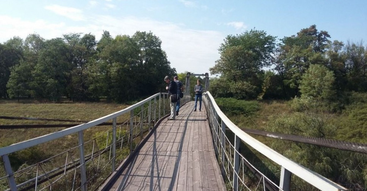 В Криворожском ботсаду отремонтируют аврийный мост (ФОТО)
