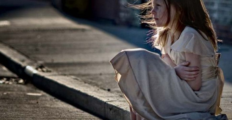 Ночные прогулки: полиция Кривого Рога обнаружила 5-летнюю девочку одну на улицах города