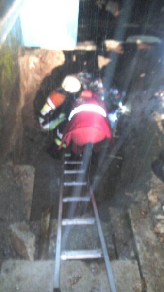 В Кривом Роге женщина упала в яму глубиной два метра
