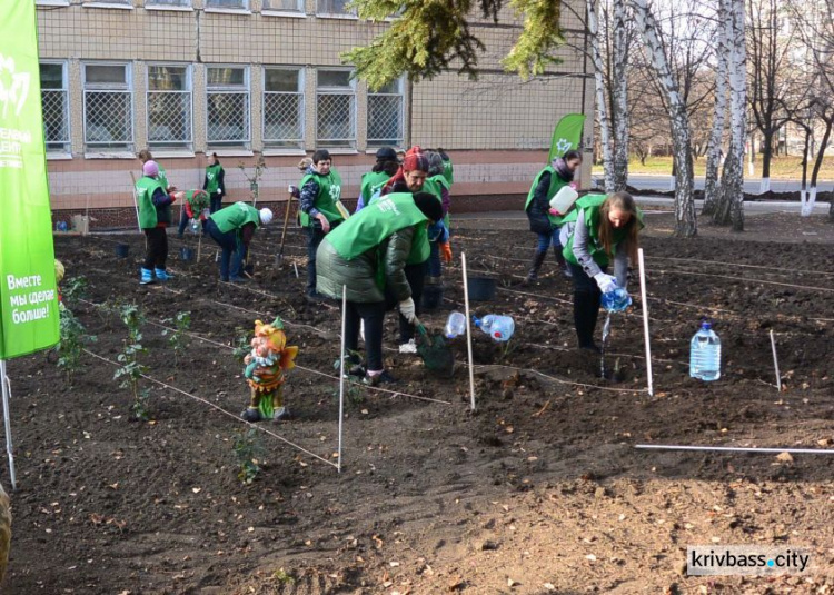 Более 100 криворожан поддержали акцию "Посади дерево" (ФОТО)