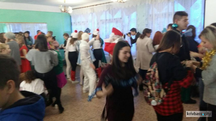 В Покровском районе Кривого Рога прошёл конкурс "Новогодняя волонтерская гостиная" (ФОТОРЕПОРТАЖ)