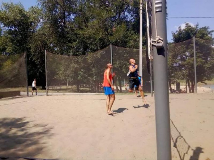 В Кривом Роге прошёл открытый турнир по волейболу (ФОТОРЕПОРТАЖ)
