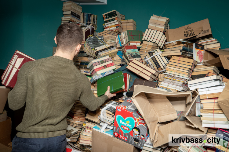 «Деокупація домашніх бібліотек»: де в Україні можна здати російські книги, аби допомогти ЗСУ