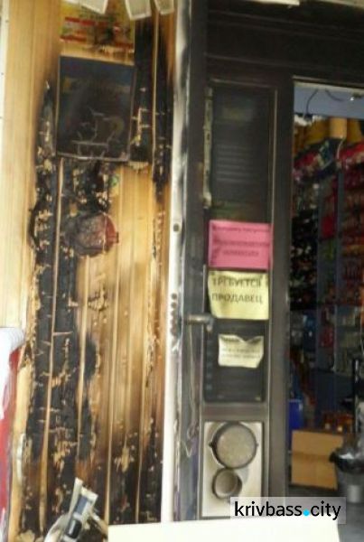 Неизвестные в Кривом Роге подожгли один из магазинов в центре города (ФОТО)