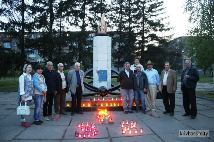 Криворожане присоединились к акции "Зажги свечу", почтив память погибших на ЧАЭС