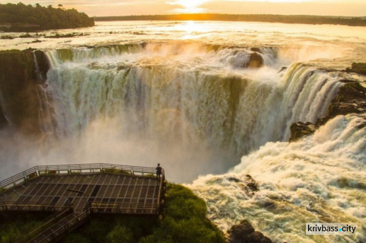 Восход солнца на водопаде «Глотка дьявола», Мисьонес, Аргентина.