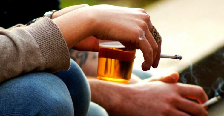 В Кривом Роге оштрафовали 15 предпринимателей, продававших алкоголь и сигареты несовершеннолетним