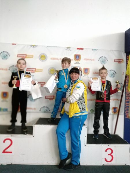 Криворожские фигуристы из Одессы привезли полный комплект медалей (фото)