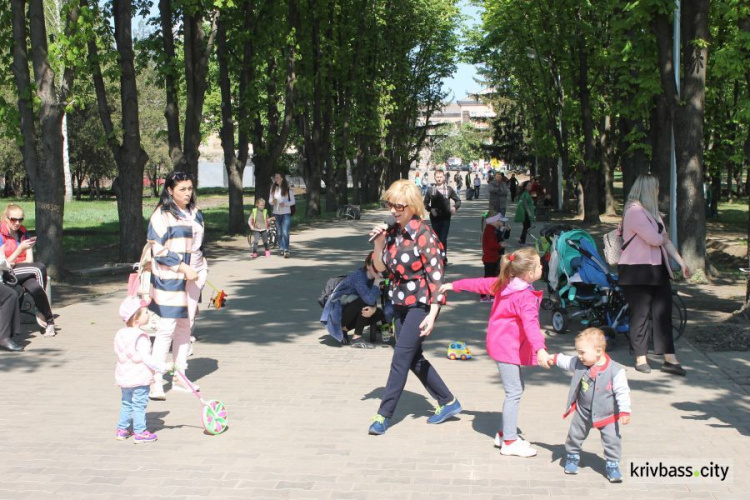 В Терновском районе Кривого Рога прошла акция "В Європу без сміття!" (ФОТО)