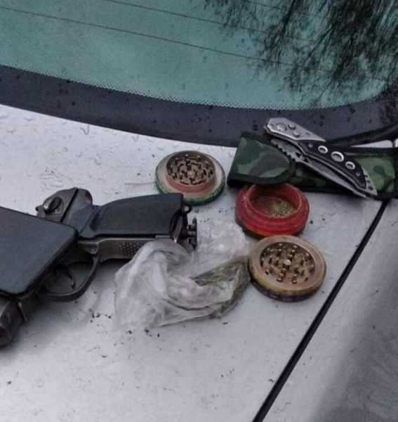 В Кривом Роге правоохранители обнаружили машину с наркотиками и оружием