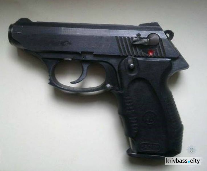 Полиция Кривого Рога задержала злоумышленника с оружием на одной из улиц города