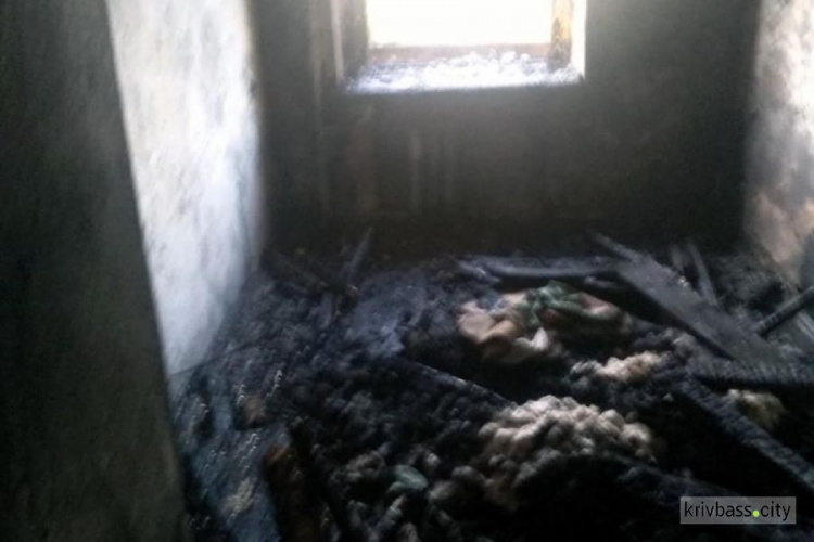 В Покровском районе во время пожара в квартире спасли хозяина жилья