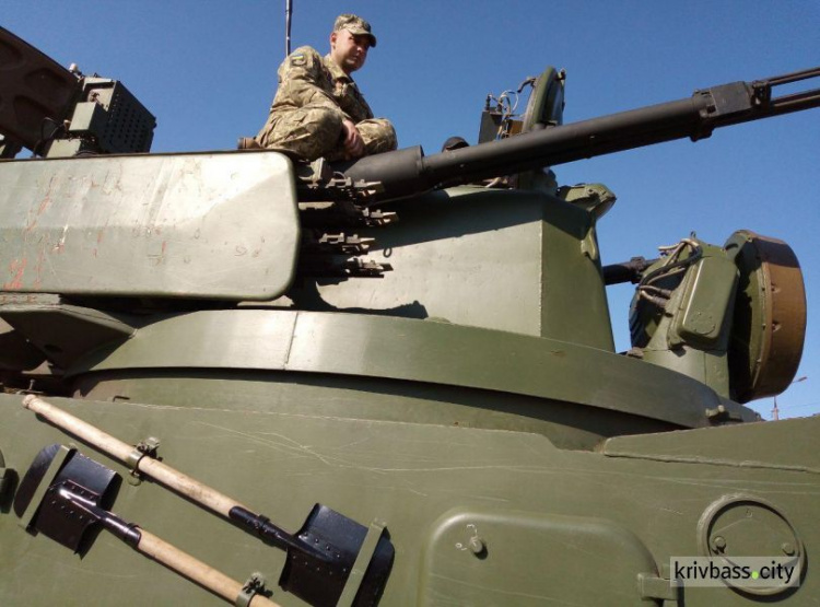 Танкова бригада Кривого Рогу повернулася із зони ООС (фоторепортаж)