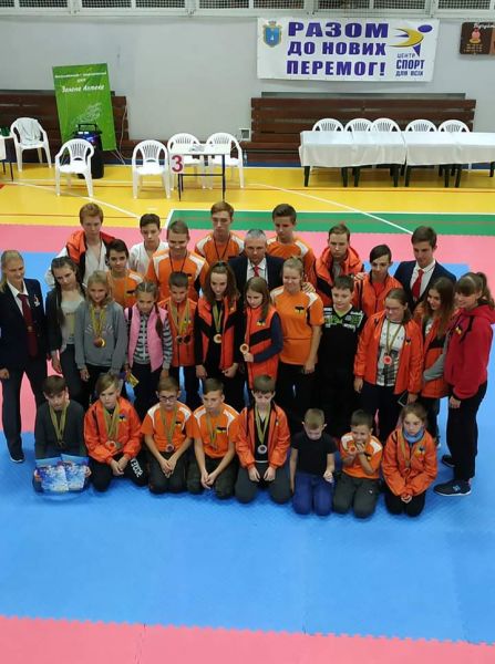 Криворожская команда каратистов привезла в город переходящий Всеукраинский кубок и 50 медалей (ФОТО)