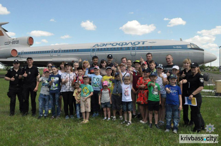Дети патрульных Кривого Рога посетили аэродром (ФОТО)