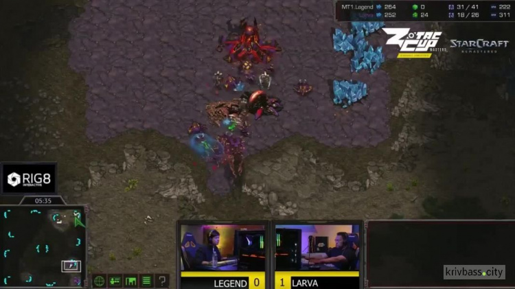 Игроку в StarCraft запретили участвовать в турнирах после того как тот обыграл оппонента ногой (ФОТО+ВИДЕО)