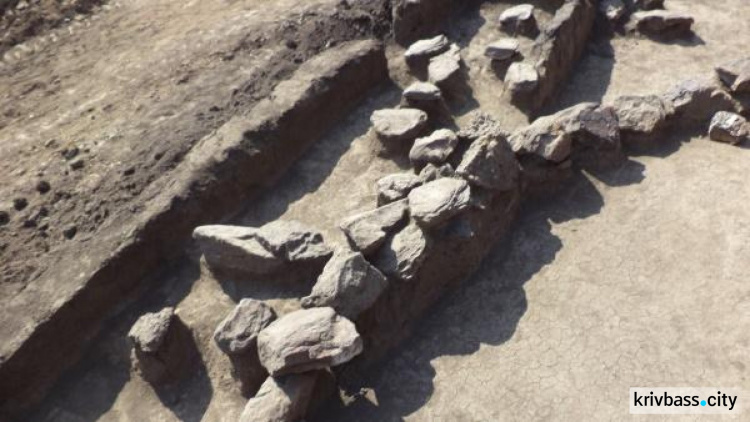 Историки-первокурсники Кривого Рога побывали на раскопках кургана эпохи бронзы (ФОТО)
