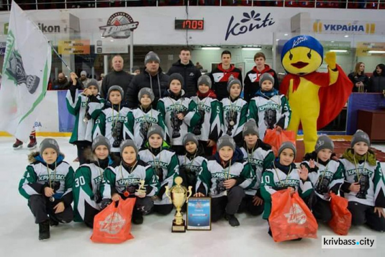 Команда юных хоккеистов "Кривбасс" вернулась с всеукраинского конкурса с призами (ФОТО)