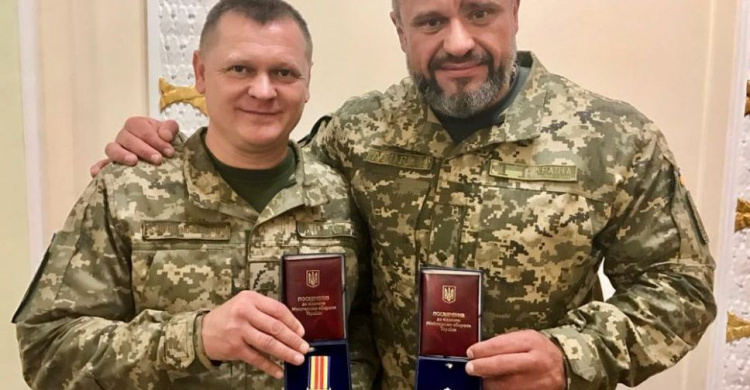 Бойца из Кривого Рога, комбата 54-й бригады наградил Министр обороны