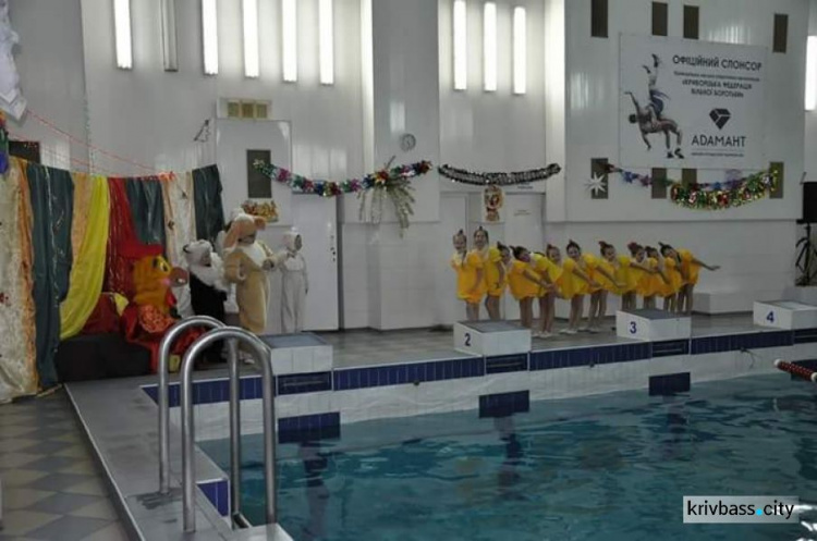Чудеса Кривого Рога: воспитанники спортивной школы вырастили ёлку на воде (ФОТОРЕПОРТАЖ)
