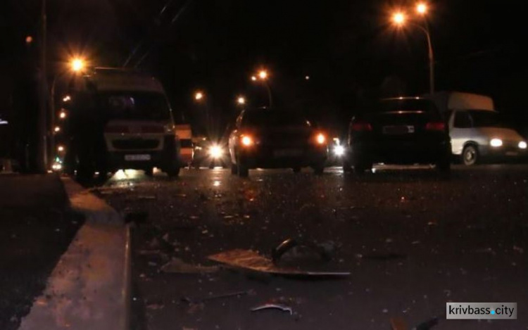 ДТП в Кривом Роге: на оживлённой магистрали столкнулись три легковых автомобиля (ФОТО)