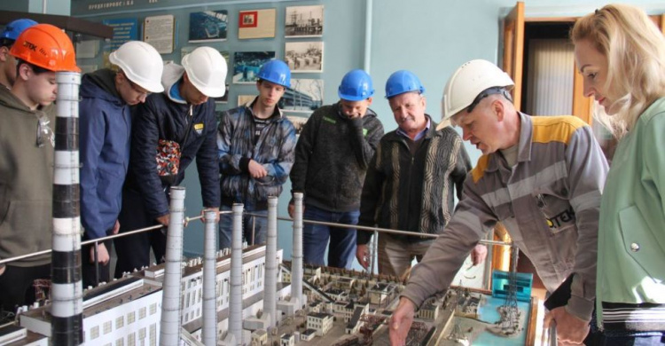 Экскурсия для студентов: молодежи Днепропетровщины показали ТЭС изнутри