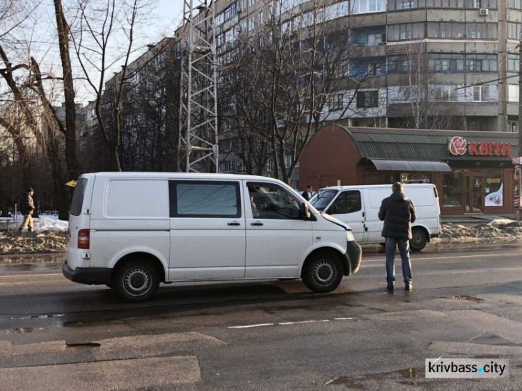 Микроавтобус в Кривом Роге сбил несовершеннолетнего пешехода (ФОТО)