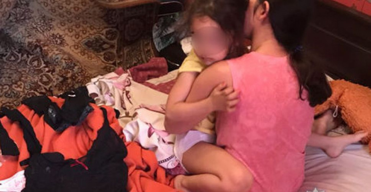 В Бразилии арестовали сообщников пары из Кривого Рога, снимавшей свою 4-х летнюю дочь в порно