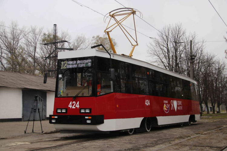 В Кривом Роге выпустили на линию трамвай и десятый гибридный троллейбус (фото)