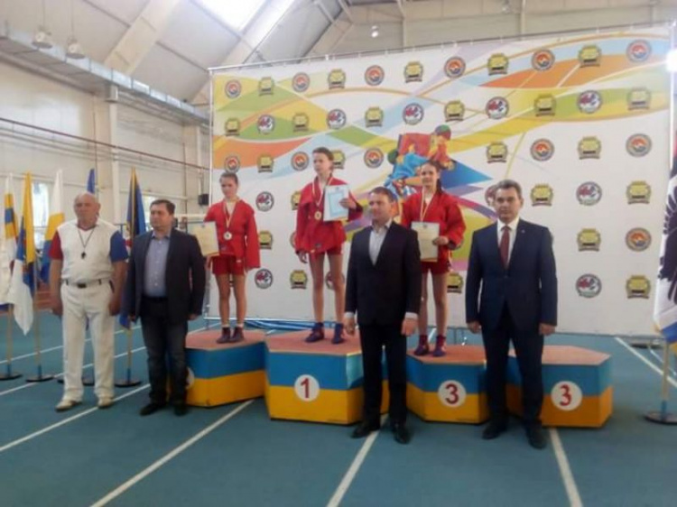 Криворожане привезли золото и серебро с Кубка Украины по самбо (ФОТО)