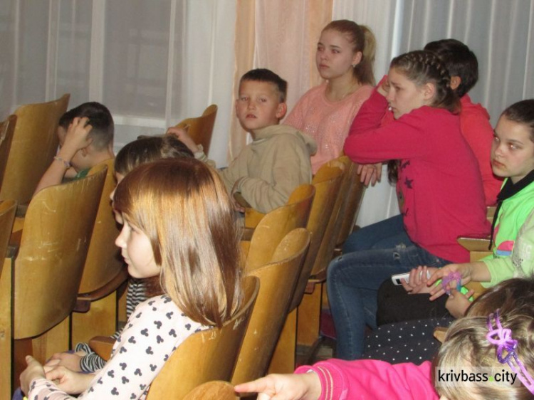 Медики детям: в Кривом Роге коллектив "тысячки" оказал помощь детям-сиротам (фото)