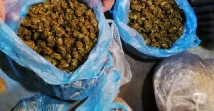 У жителя Кривого Рога полицейские изъяли наркотические вещества на полмиллиона гривен (ФОТО)