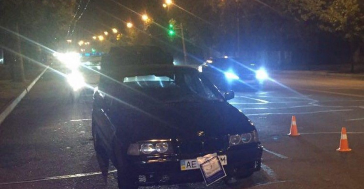 Авария в Кривом Роге: иномарка сбила пешехода, который бросился под колёса машины (ФОТО)