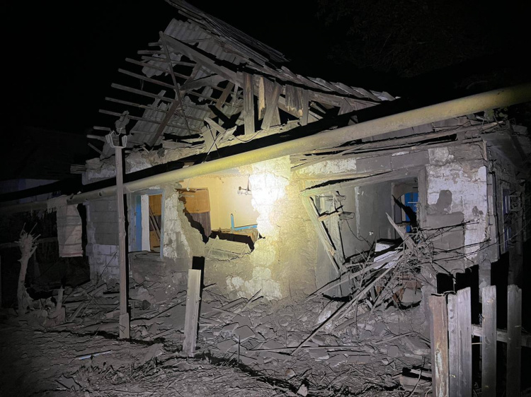На Дніпропетровщині ворог вночі поцілив по приватному сектору: є значні руйнування будинків (фото)