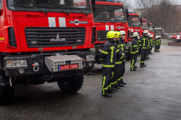 Криворожские спасатели получили современную технику для ликвидации пожаров и последствий ДТП