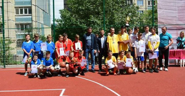 В Покровском районе Кривого Рога открыли сразу две площадки - для детей и спортсменов (ФОТО)