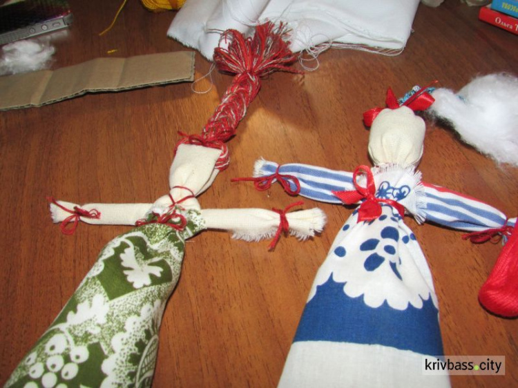 В Кривом Роге прошел мастер-класс по изготовлению куклы-мотанки "Веснянка"(ФОТО)