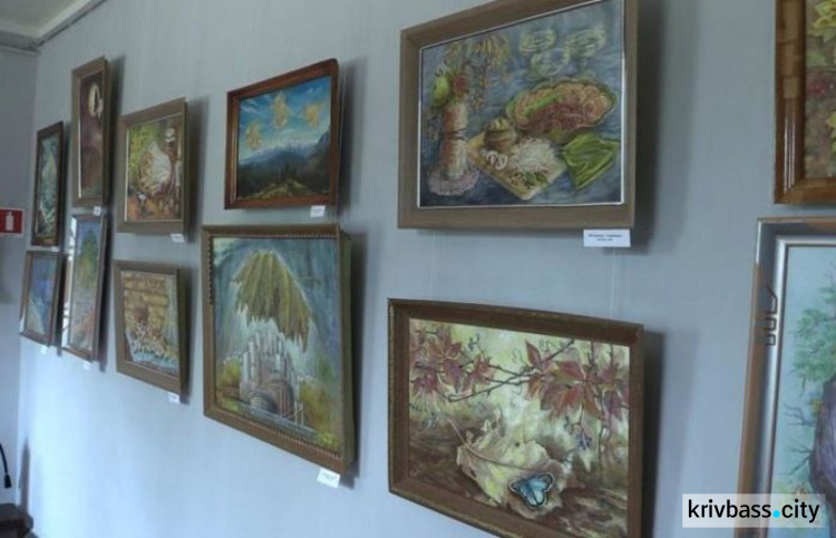 «Мир через палитру»: в Кривом Роге стартовала выставка картин Нины Иваниной (ФОТО)