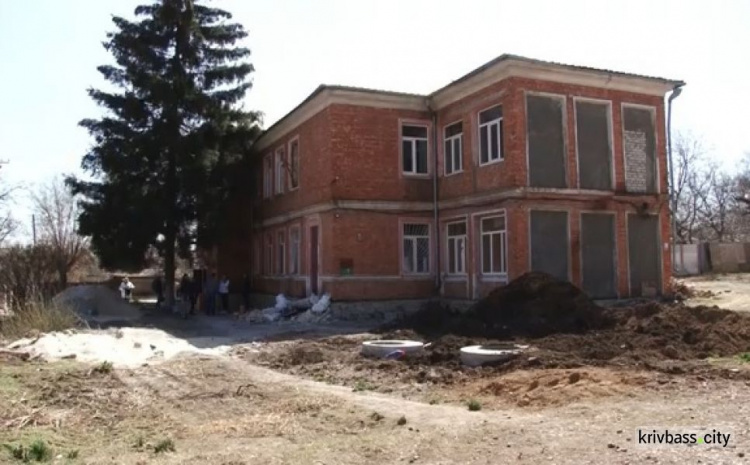В Кривом Роге мэр проинспектировал строительство детского сада в Тернах (фото)
