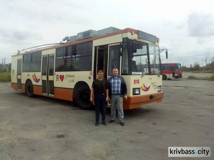 Пятый троллейбус с дизельным генератором для Кривого Рога выехал на обкатку (ФОТО)