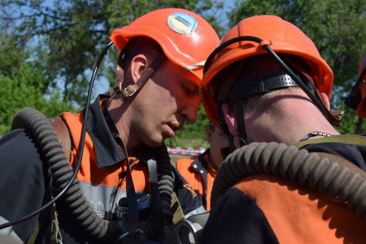В Кривом Роге соревнуются спасатели из разных областей Украины