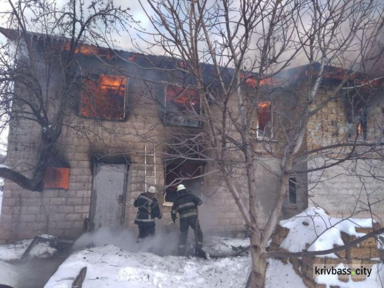 В частном секторе Кривого Рога горел жилой дом (ФОТО)