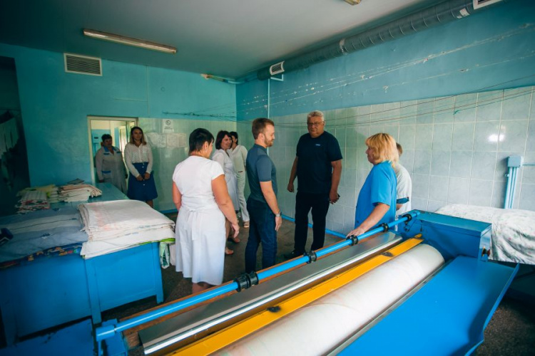 Нардеп из Кривого Рога обеспечил инфекционную больницу стиральными машинами