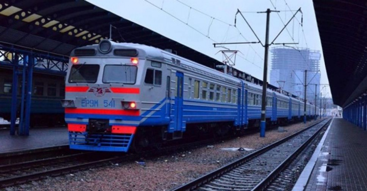 Поезд Львов-Кривой Рог-Запорожье задержался на полтора часа из-за смерти пассажира