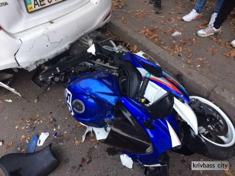 На проспекте Мира в Кривом Роге трюки на мотоцикле завершились трагедией (ФОТО)