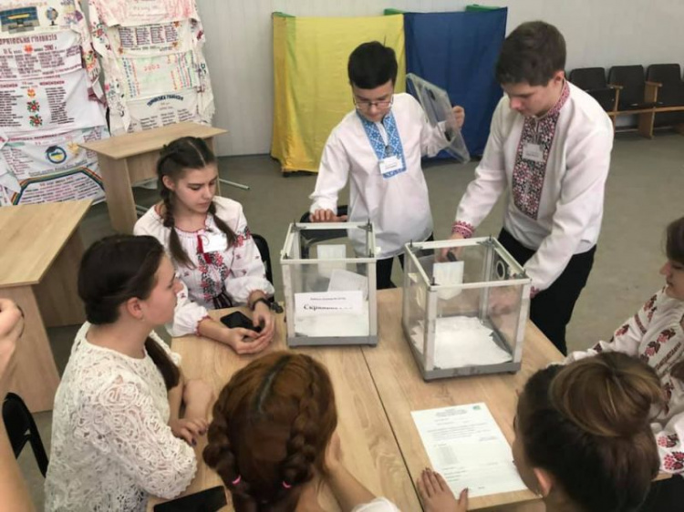В Кривом Роге уже проголосовали за президента страны: дети сделали свой ответственный выбор