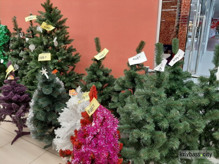 Какую елку выбрать на новогодние праздники и что предлагают в криворожанам в магазинах города (фото)